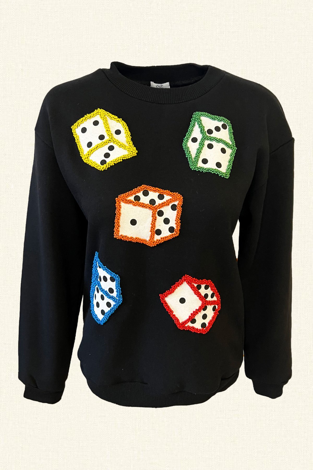 Renkli İşlemeli Zar Detaylı Siyah Sweatshirt