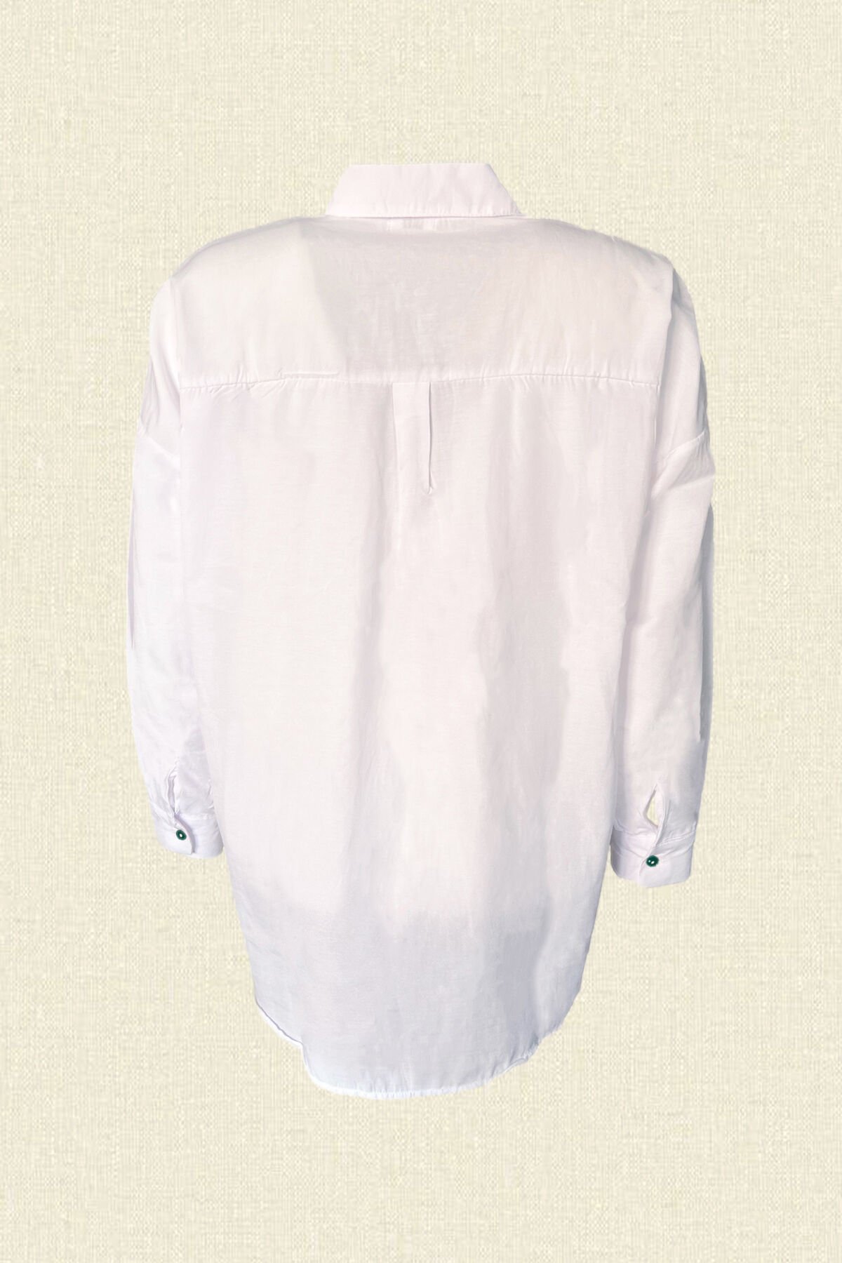 Boncuk İşlemeli Yeşil Çizgi Detaylı Beyaz Oversize Gömlek