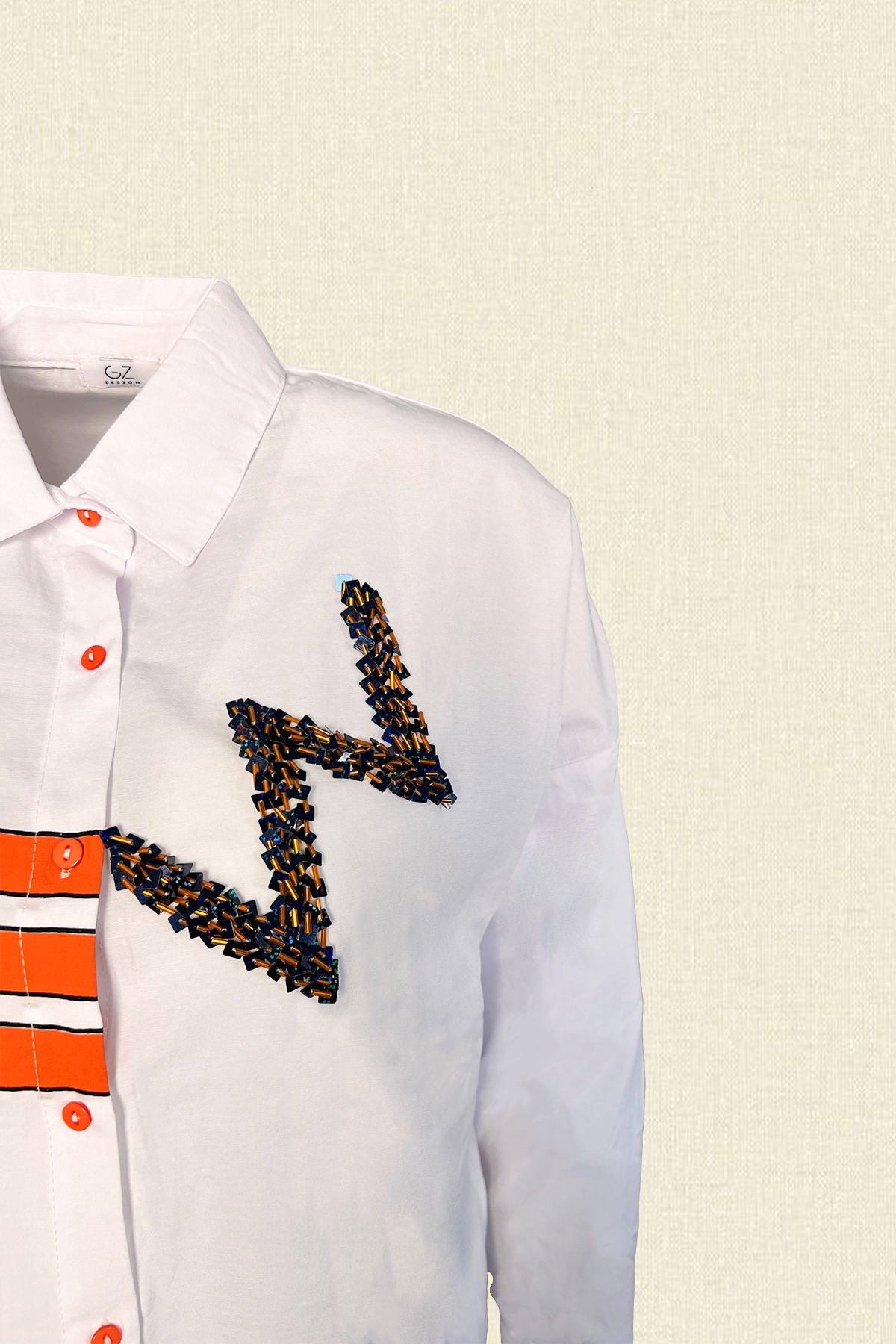 Boncuk İşlemeli Turuncu Çizgi Detaylı Beyaz Oversize Gömlek