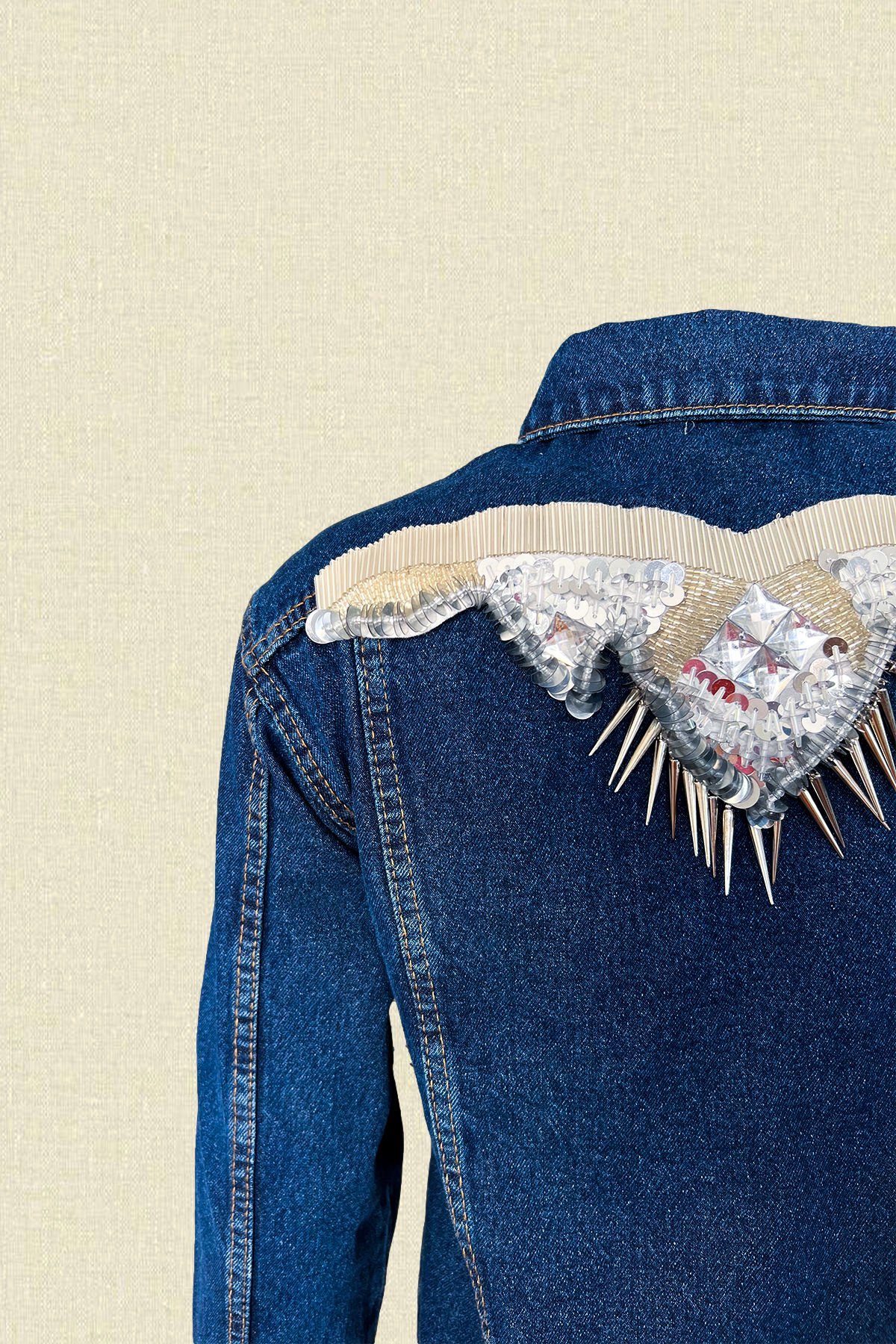 Gümüş Kanat İşlemeli Koyu Renk Jean Ceket