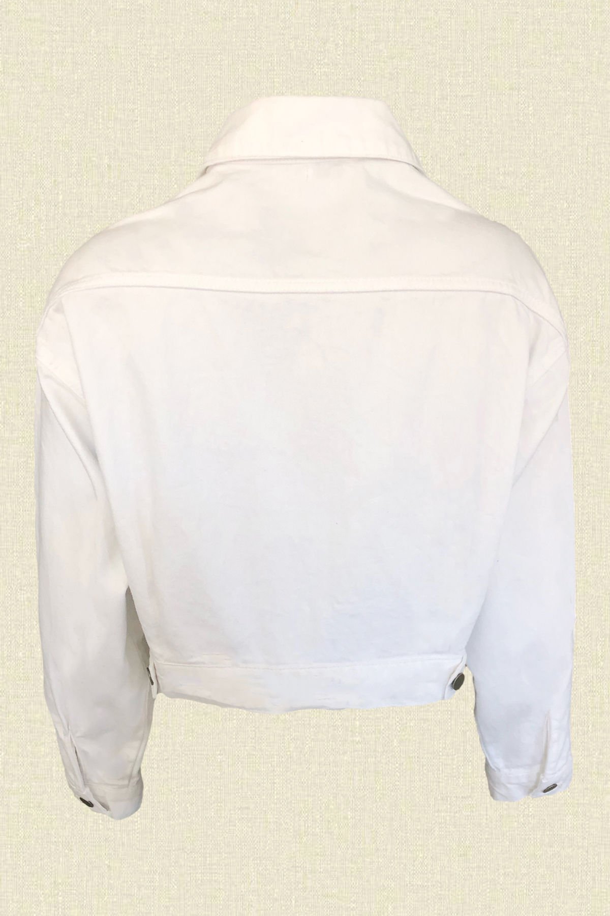 Yeşil Deri Üzeri Boncuk İşlemeli Tavus Kuşu Figürlü Beyaz Renk Jean Ceket