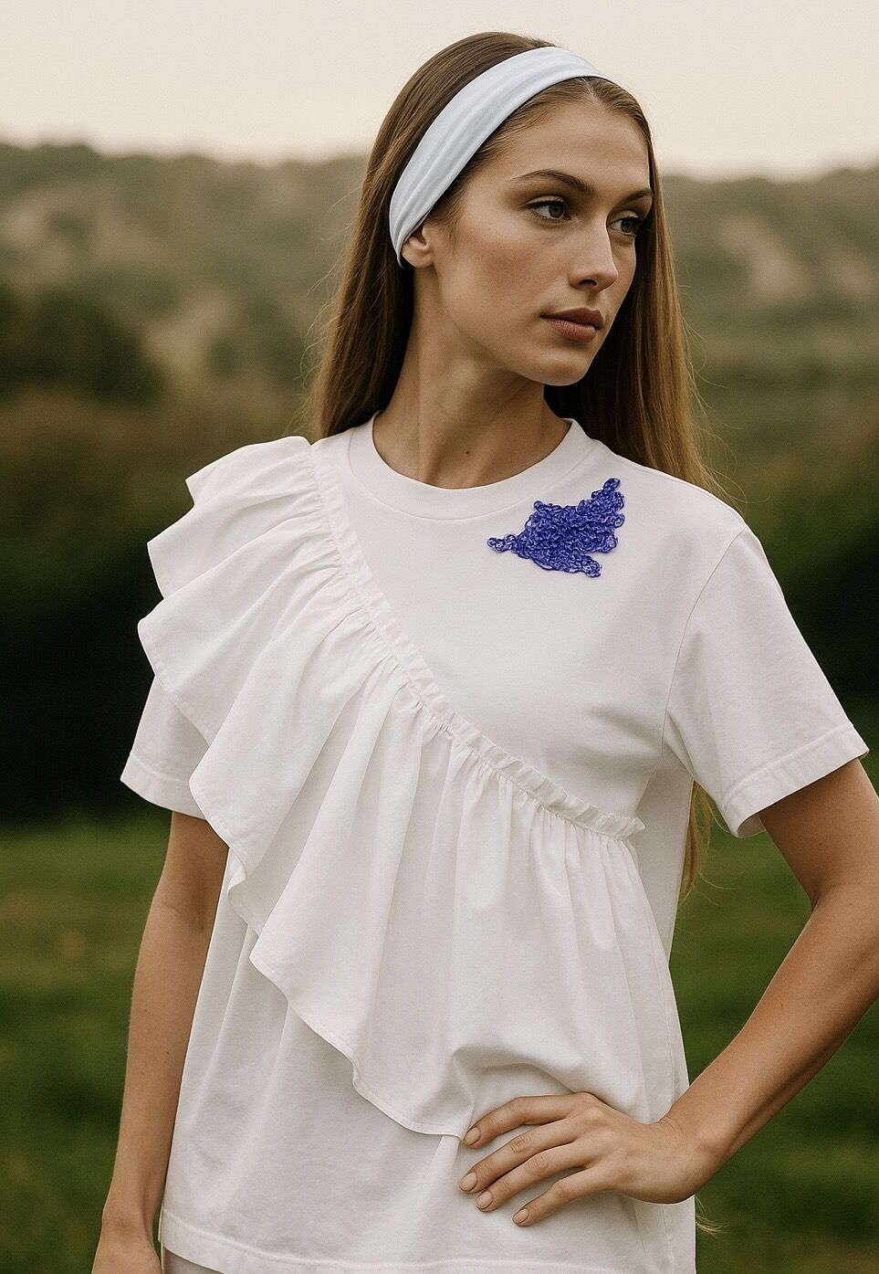 Lila Renk İşlemeli Fırfır Detaylı Beyaz Bisiklet Yaka Oversize Tişört