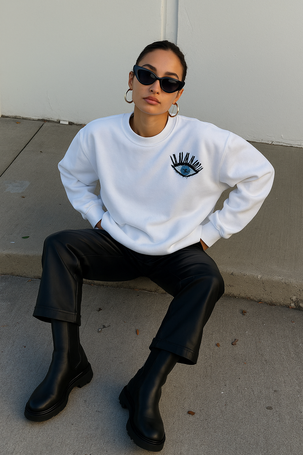 Göz İşlemeli Beyaz Renk Oversize Sweatshirt