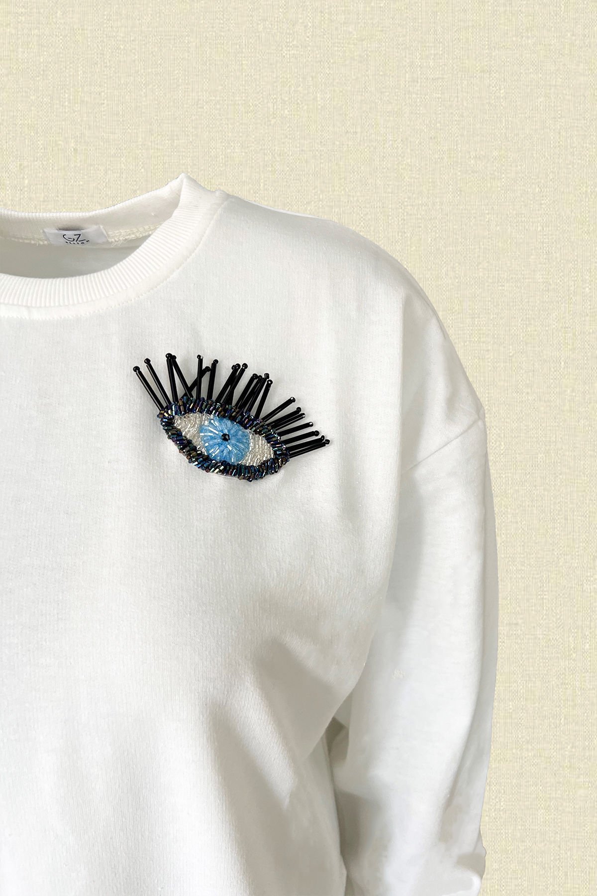 Göz İşlemeli Beyaz Renk Oversize Sweatshirt
