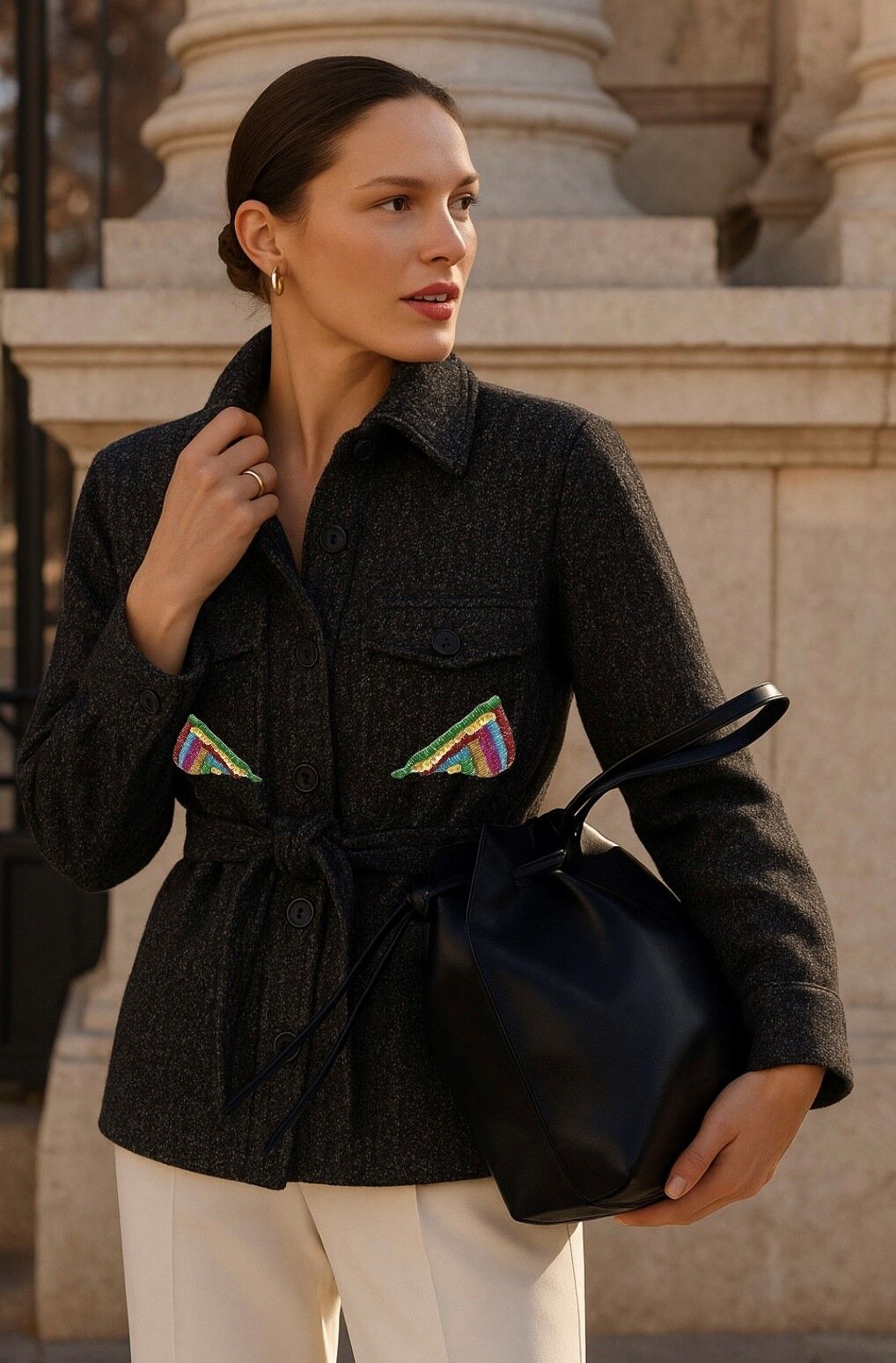 Renkli Cep İşlemeli Siyah Yünlü Kaşe Ceket