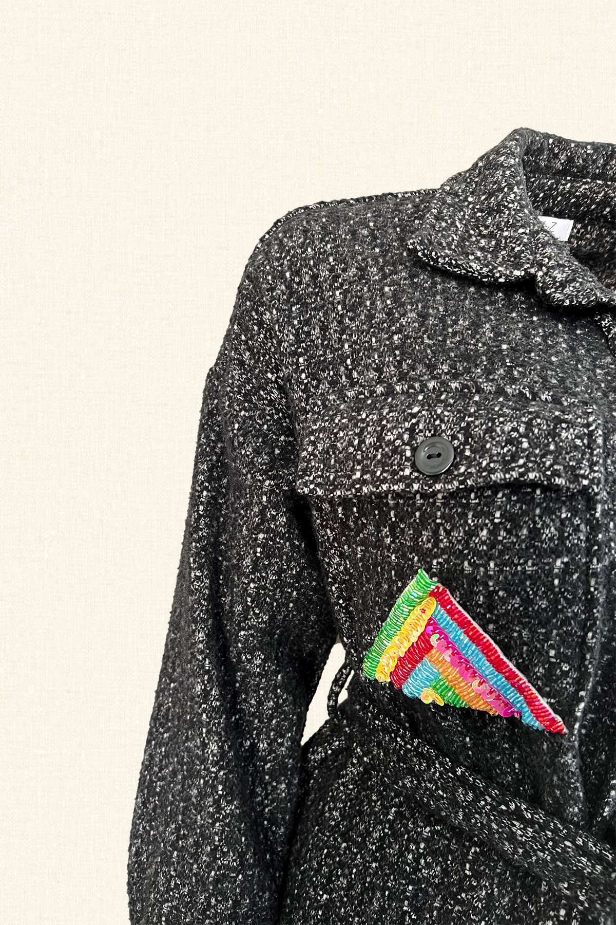 Renkli Cep İşlemeli Siyah Yünlü Kaşe Ceket