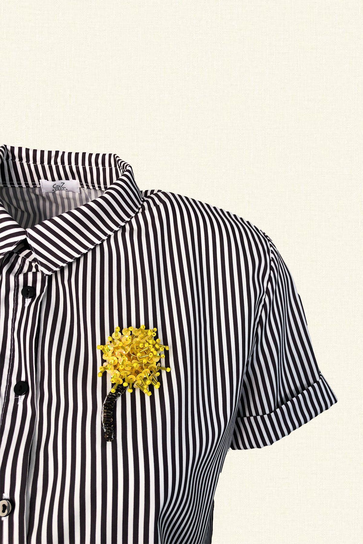 Sarı Çiçek İşlemeli Siyah Beyaz Çizgili Kısa Kollu Oversize Gömlek