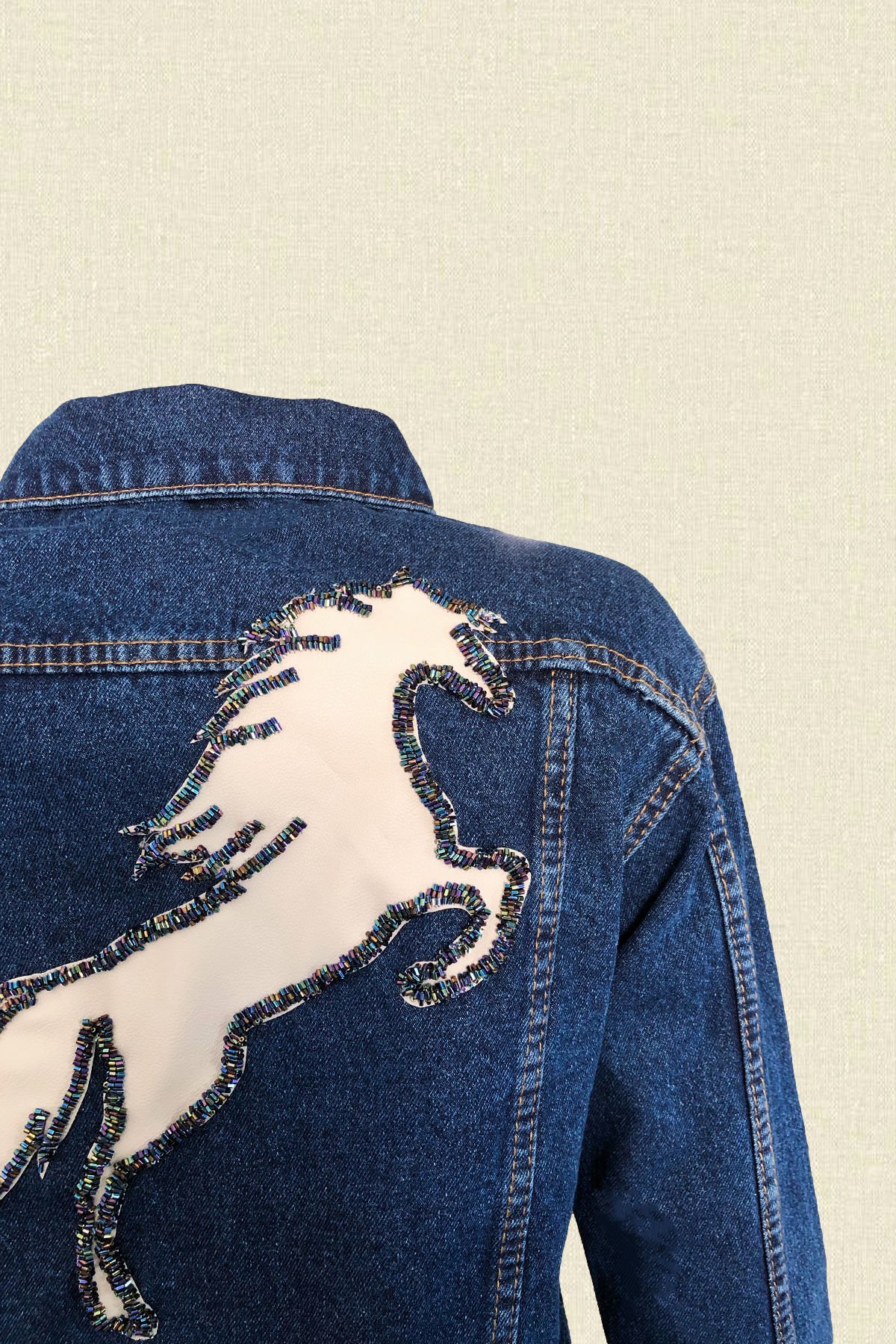 Gri Deri Üzeri Boncuk İşlemeli At Figürlü Koyu Renk Jean Ceket