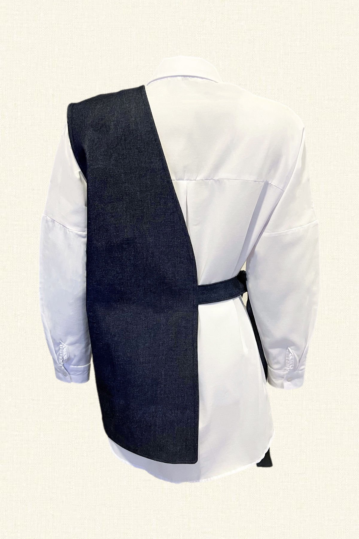 Renkli İşlemeli Kot Detaylı Beyaz Gömlek