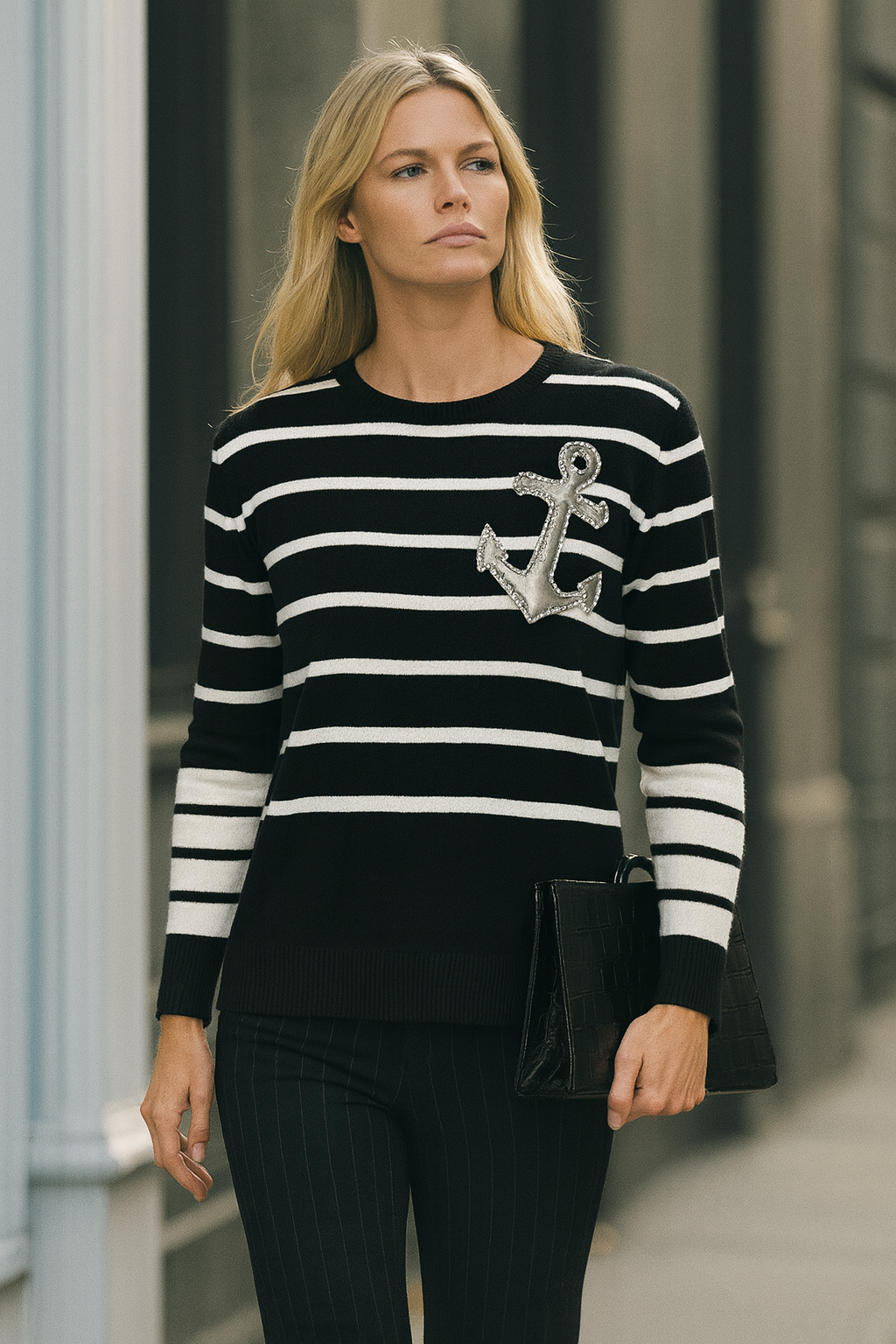 Deri Üzeri Çapa Figürlü Beyaz Çizgili Triko Kazak