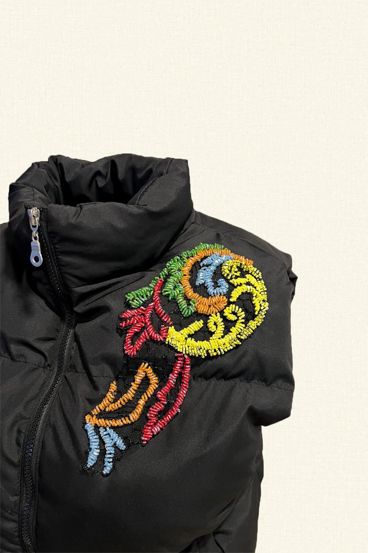 Renkli Boncuk İşlemeli Siyah Bomber Şişme Yelek