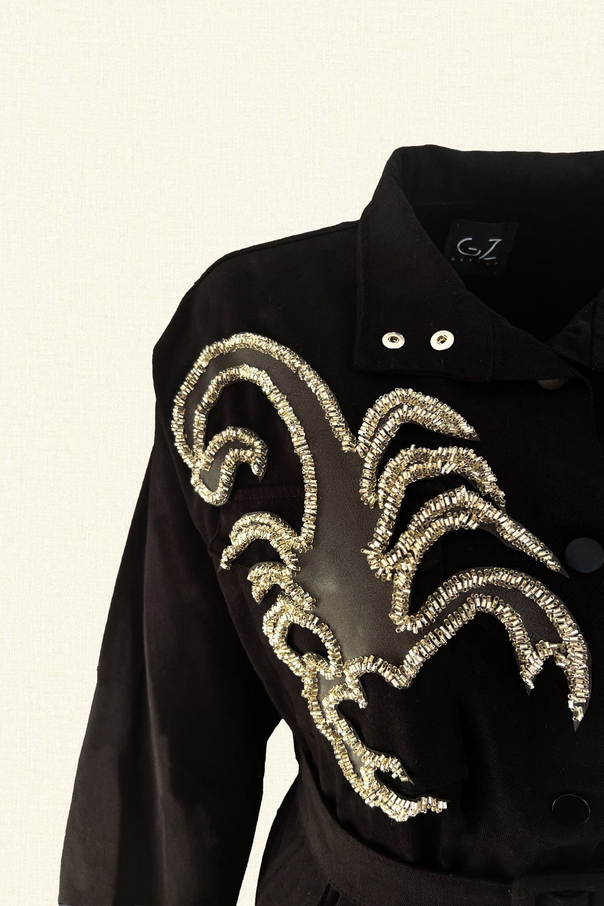 Deri Üzeri Boncuk İşlemeli Akrep Figürlü Siyah Renk Jean Ceket