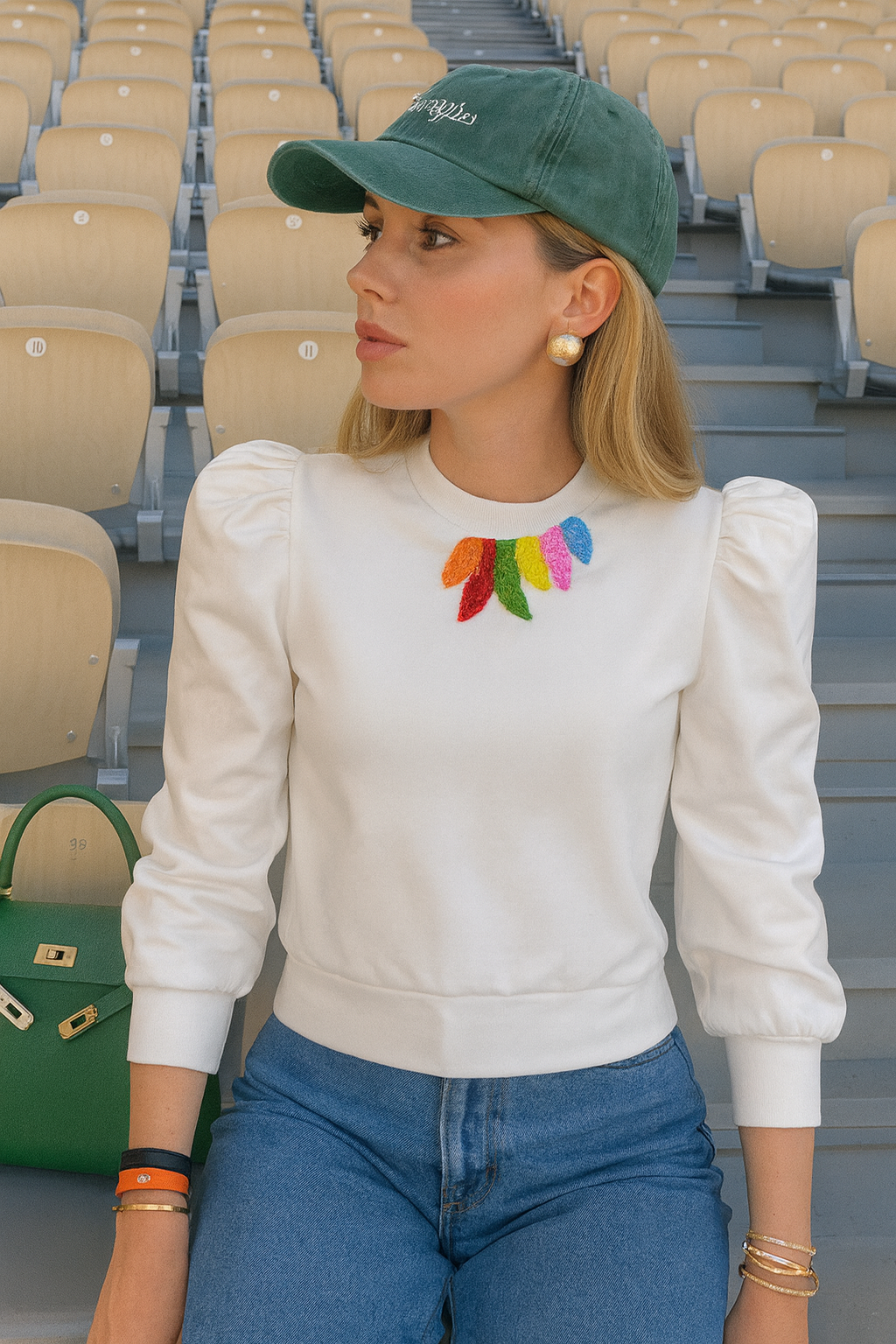 Renkli İşleme Detaylı Balon Kollu Beyaz İnce Sweatshirt