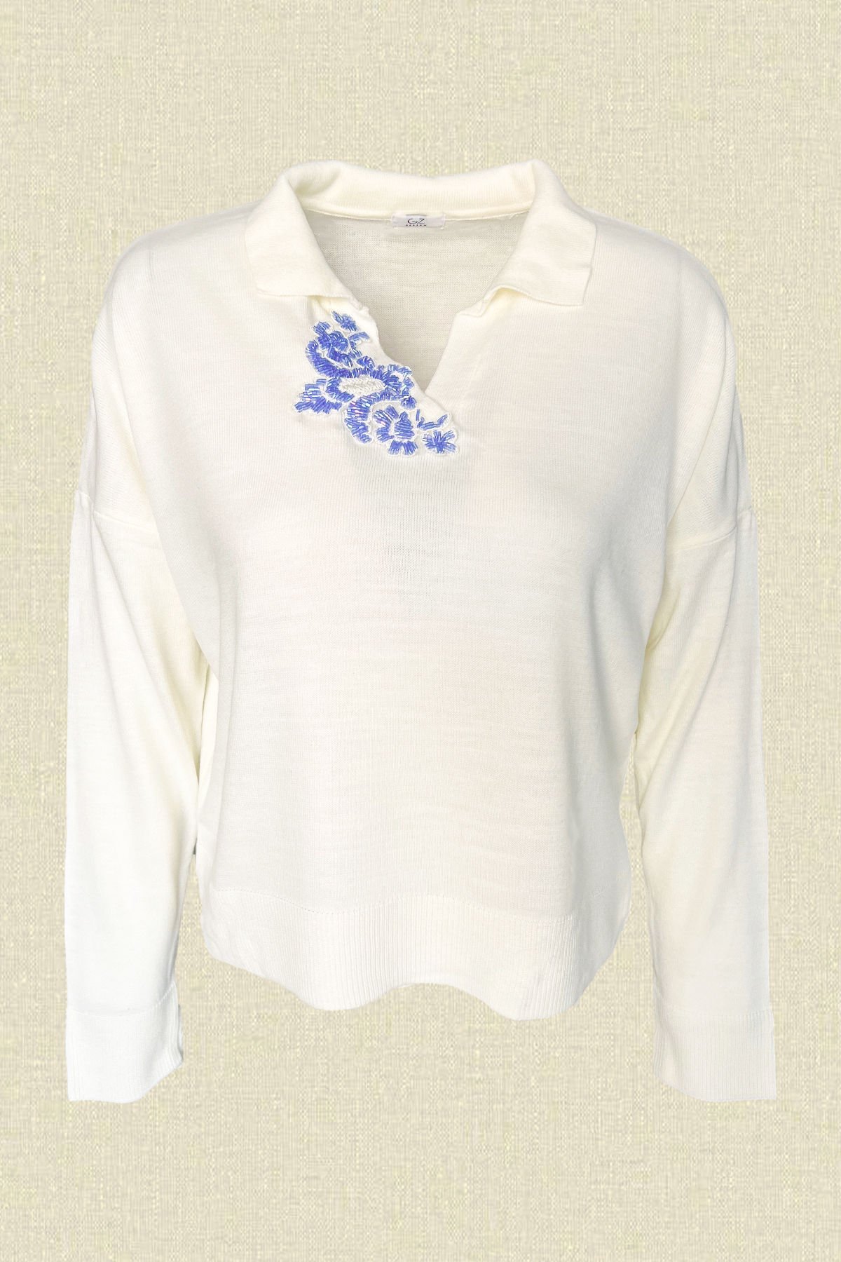 Lila İşlemeli Beyaz Triko Kazak