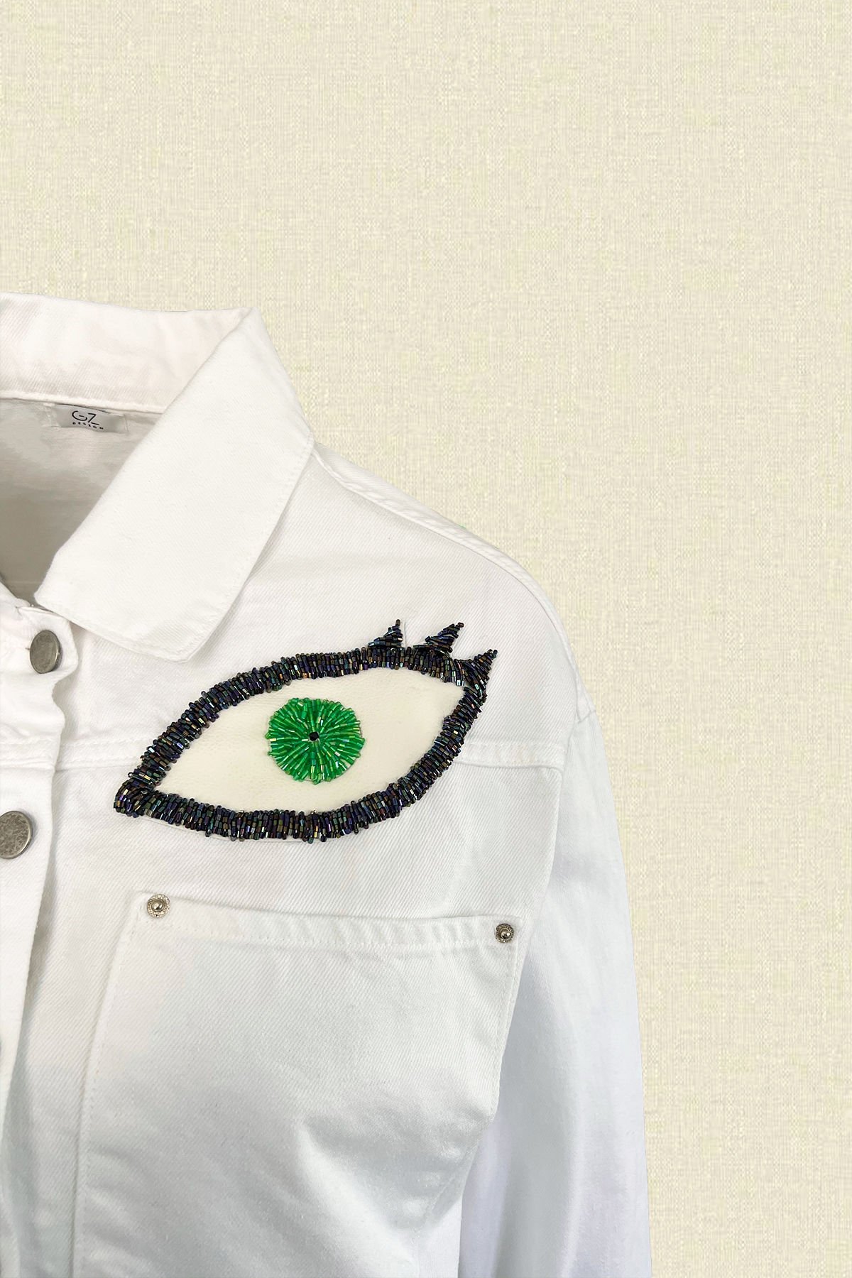 Deri Üzeri Göz İşlemeli Beyaz Oversize Jean Ceket