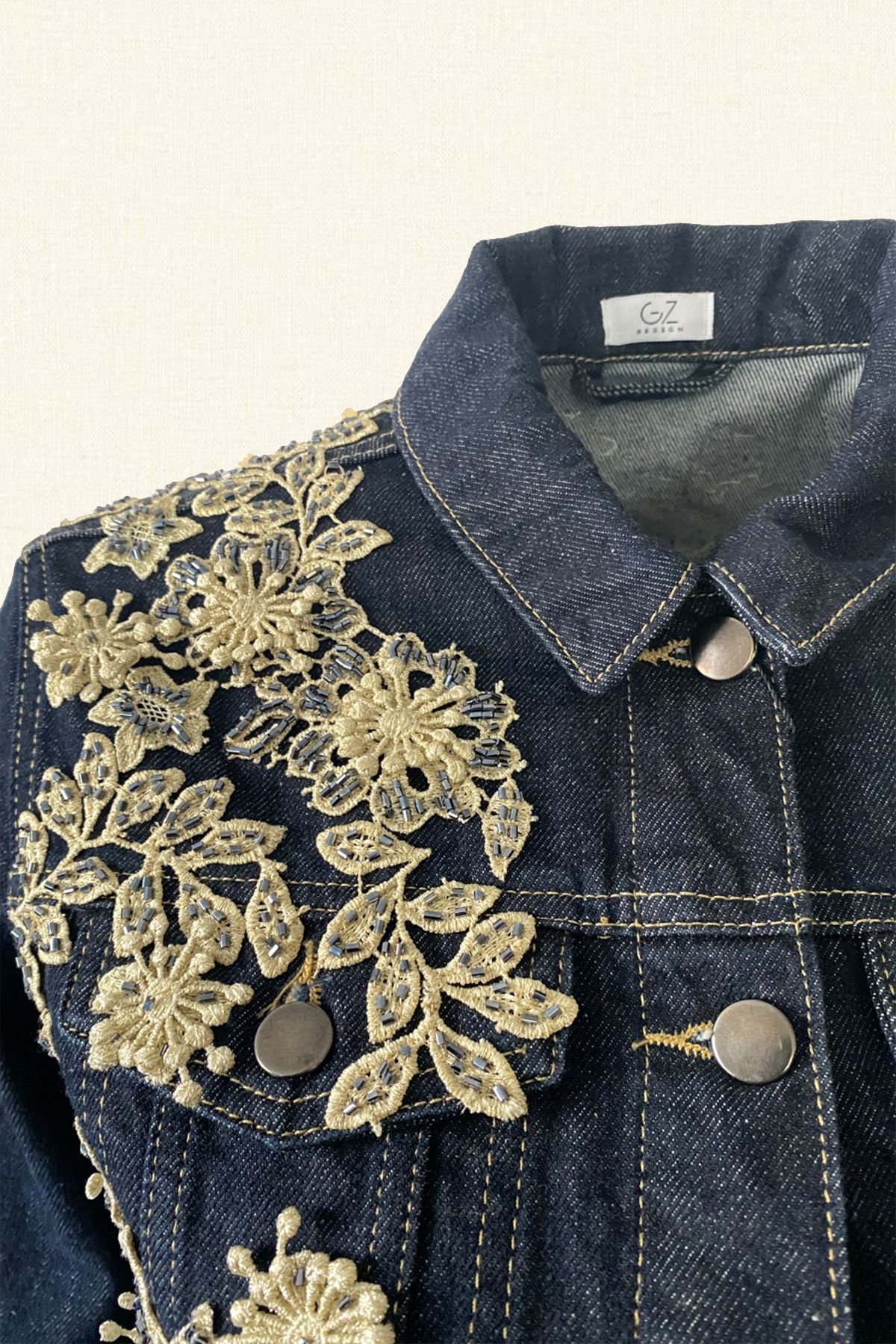 Gold Çiçek Aplikli Koyu Renk Jean Ceket