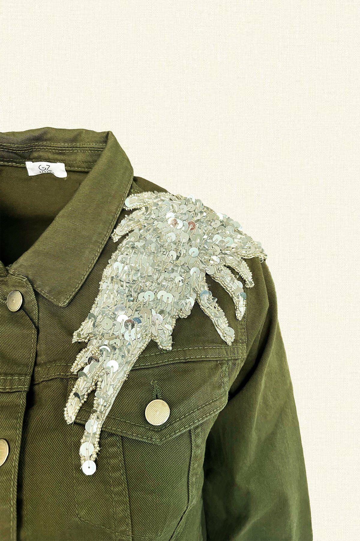 Gümüş Boncuk Detaylı Asker Yeşili Denim Ceket