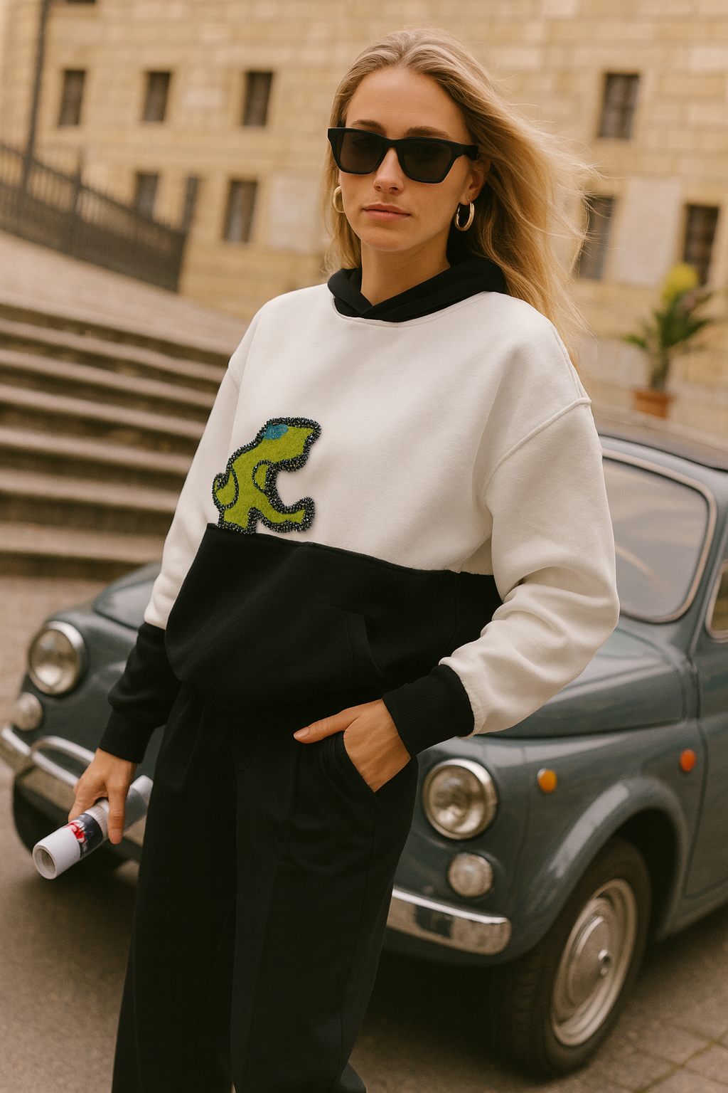 Yeşil Deri Üzeri Kertenkele Figürlü Siyah-Beyaz Kapüşonlu Sweatshirt