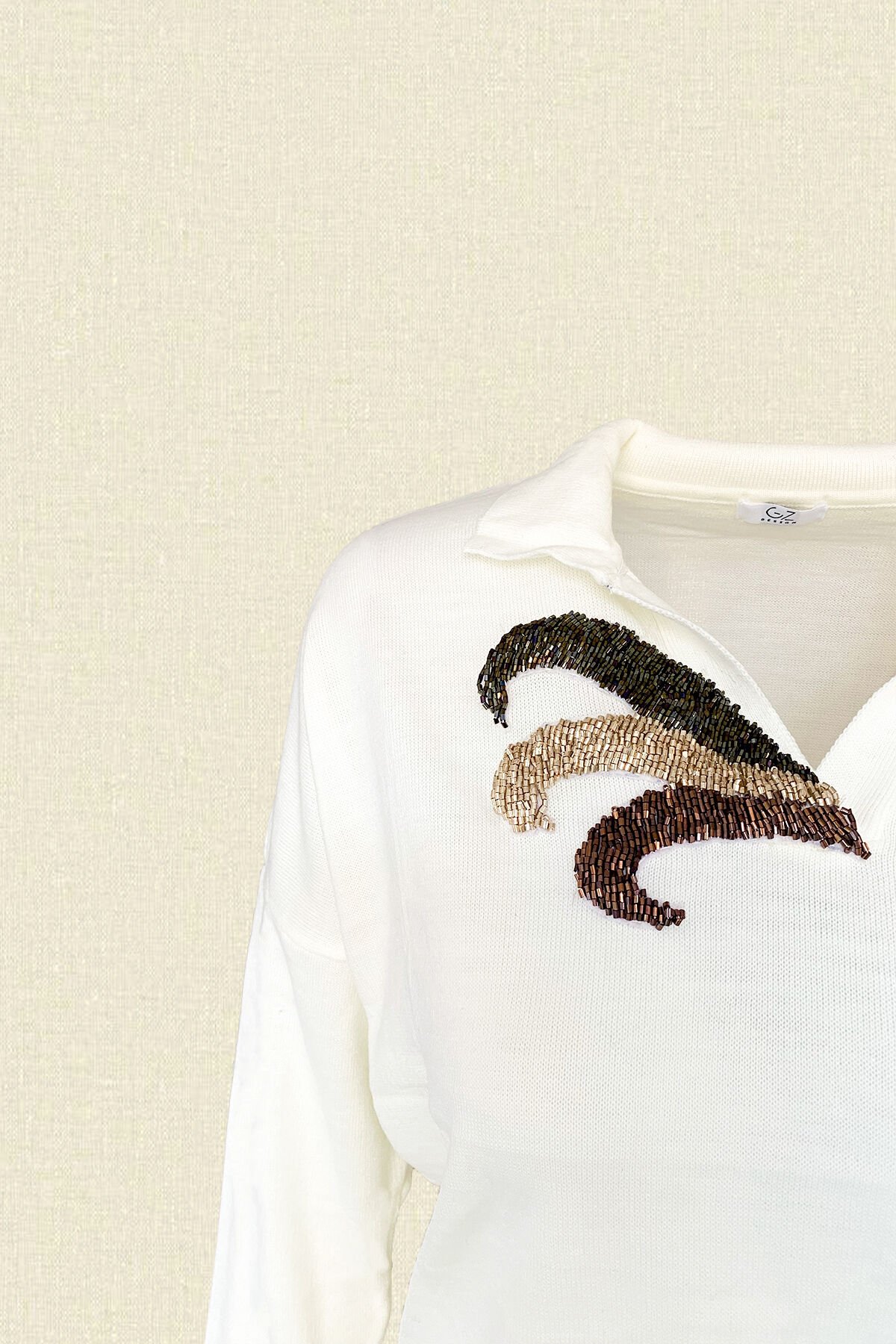 3 Renk İşlemeli Beyaz Triko Kazak