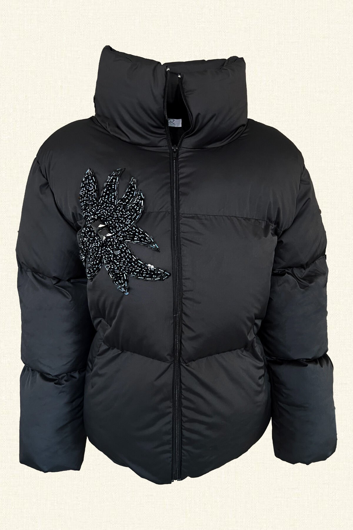 Boncuk İşlemeli Siyah Şişme Mont