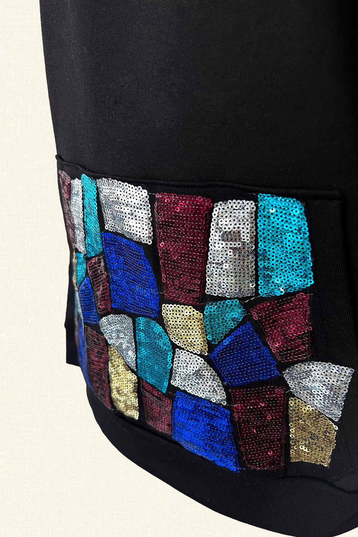 Renkli Payet İşlemeli Siyah Kapüşonlu Sweatshirt