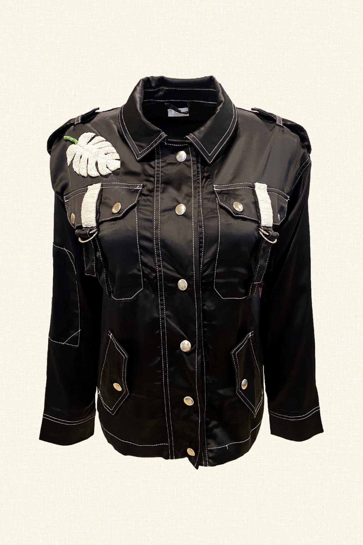 Beyaz Yaprak İşlemeli Siyah Saten Ceket