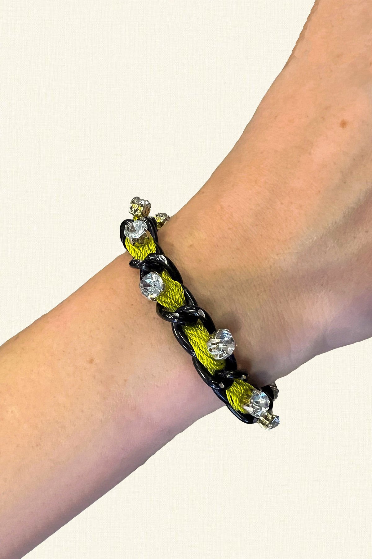 Kristal Taş ve Siyah Zincir Detaylı Yeşil Bileklik