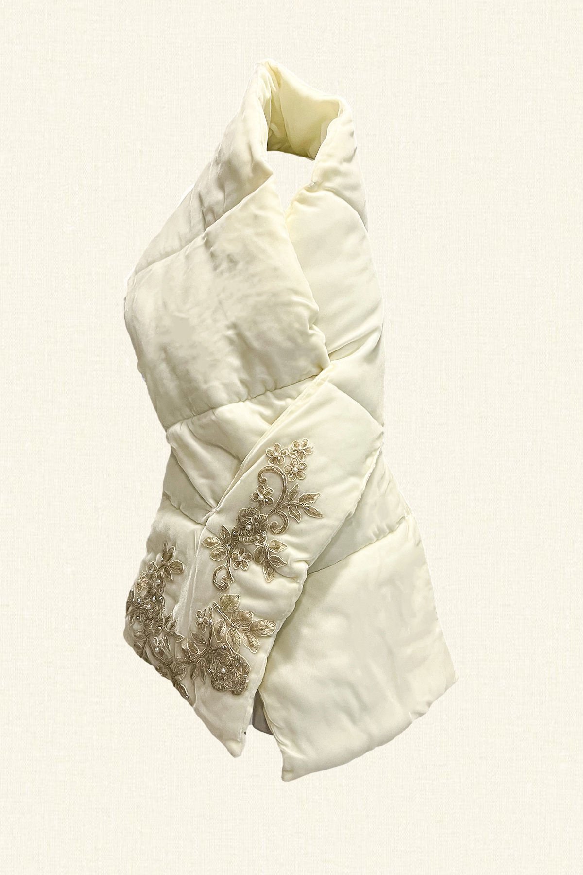 Dantel Detaylı Beyaz Kadife Şişme Atkı