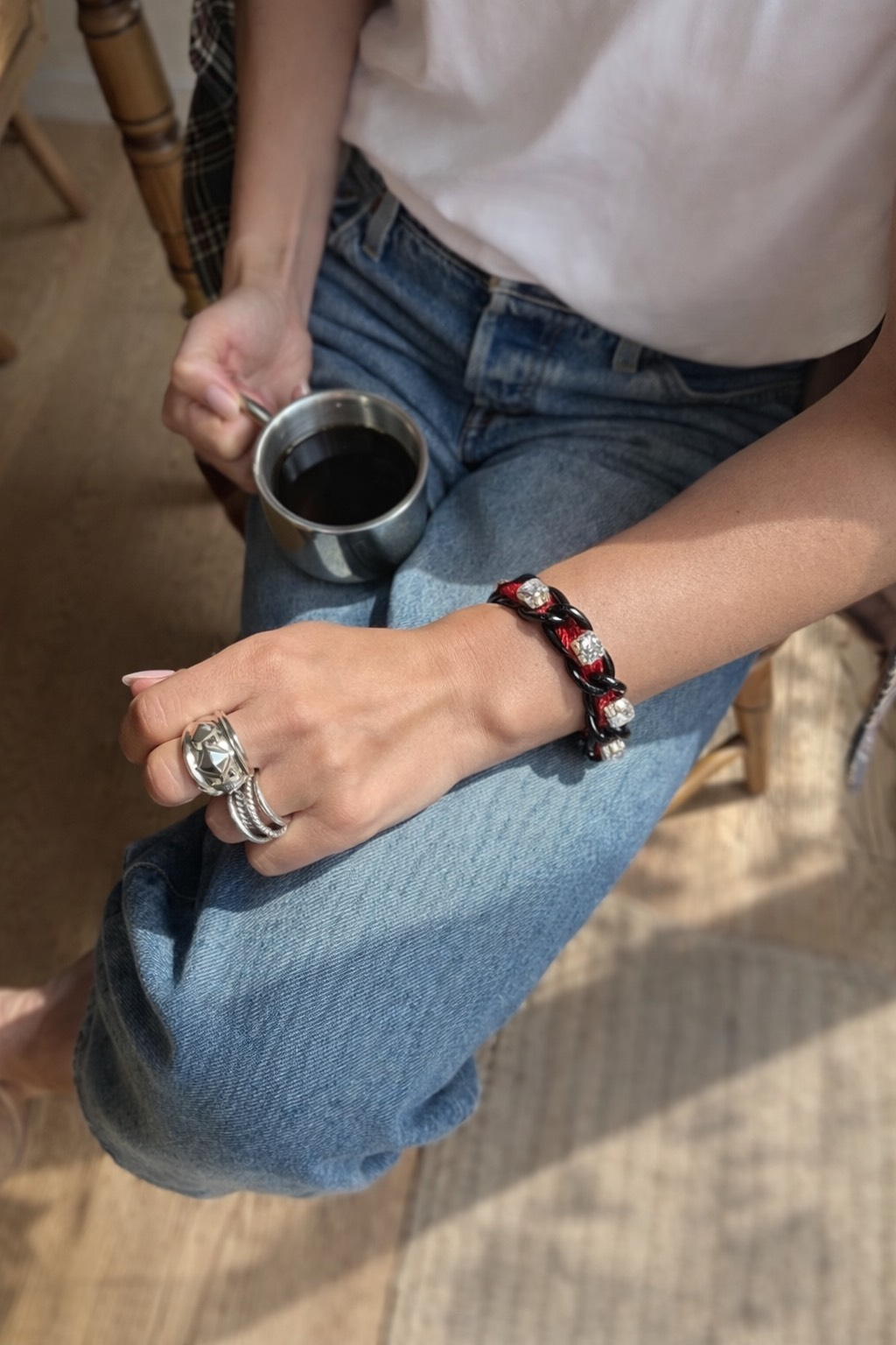 Kristal Taş ve Siyah Zincir Detaylı Kırmızı Bileklik