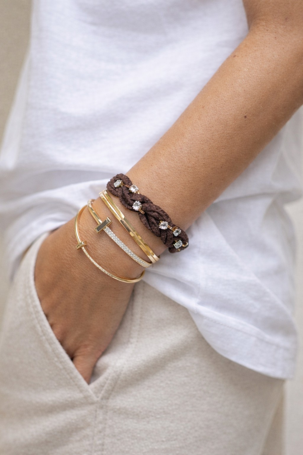 Kristal Taş ve Kahverengi Kadife Detaylı Bileklik