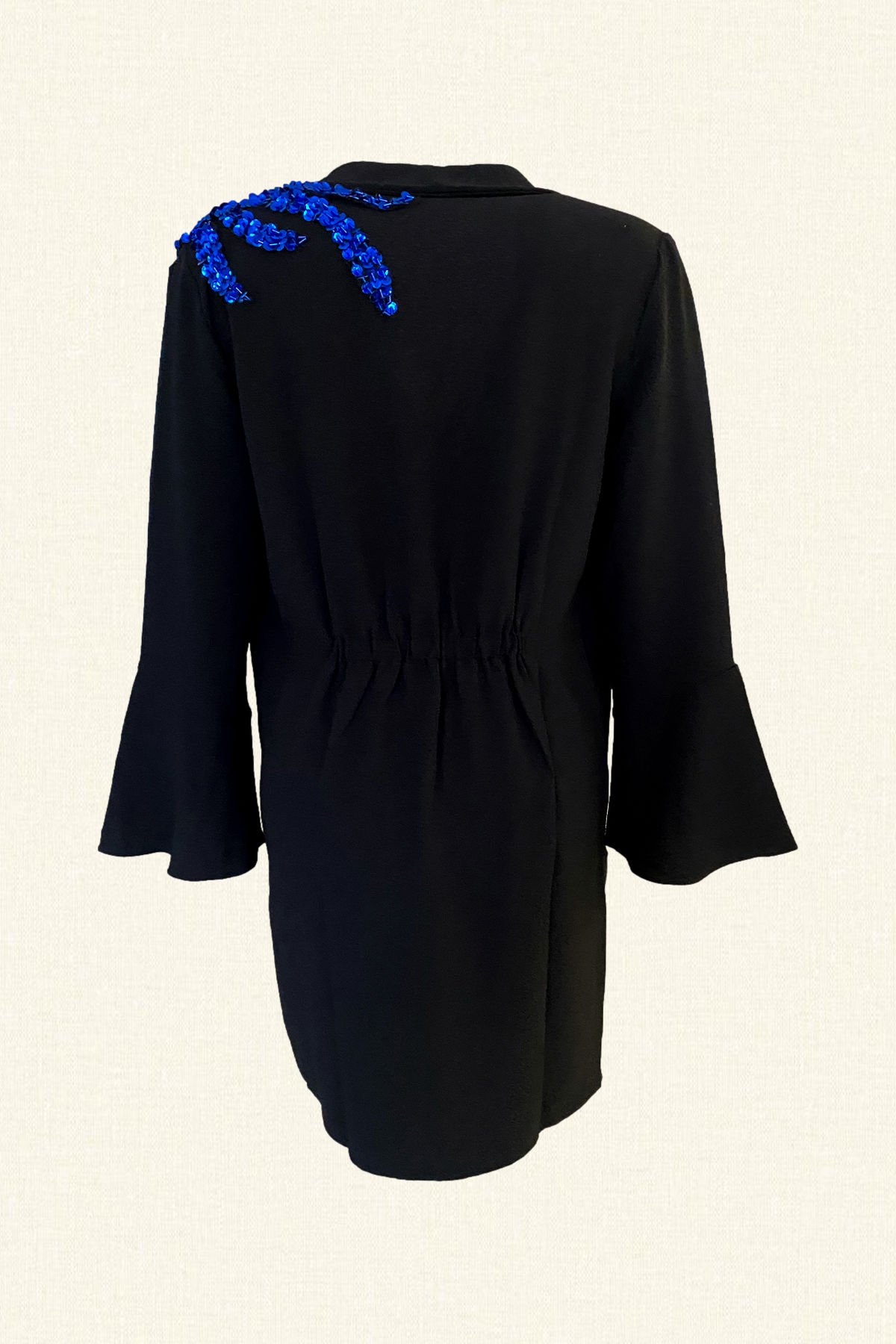 Mavi Dal İşlemeli Siyah Uzun Ceket