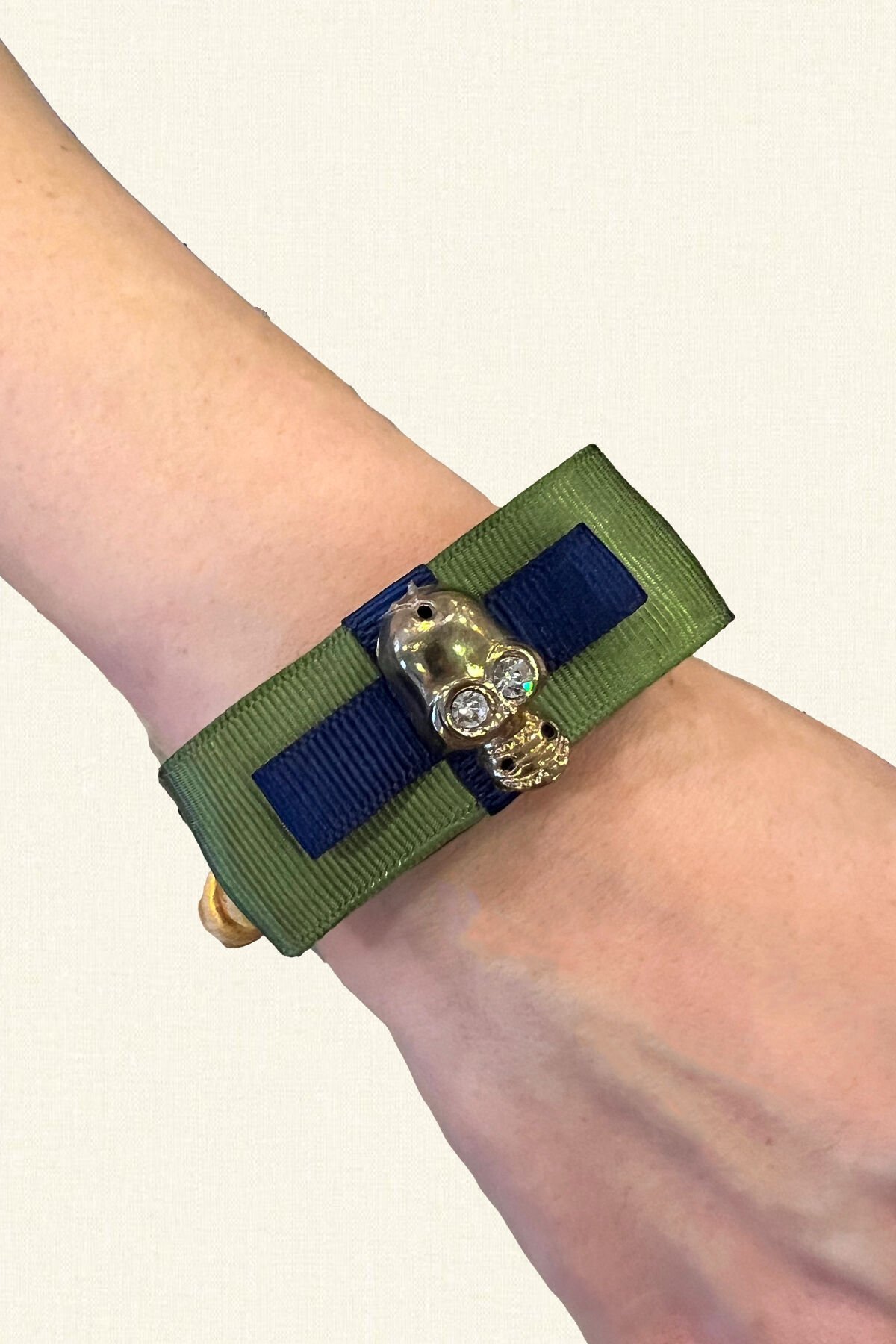 Kristal Göz Detaylı Kurukafa Figürlü Bordo Bileklik