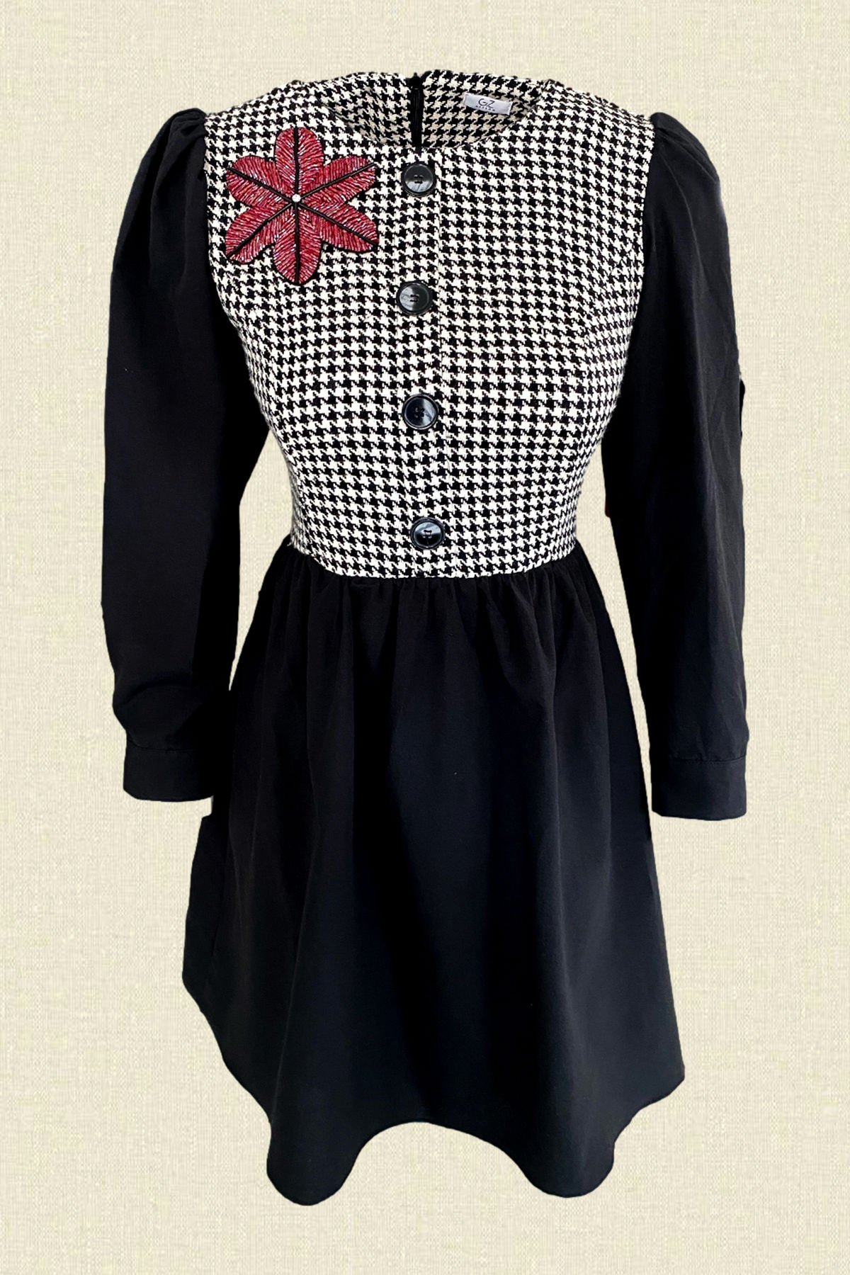 Kırmızı Çiçek İşleme Kazayağı Desenli Elbise